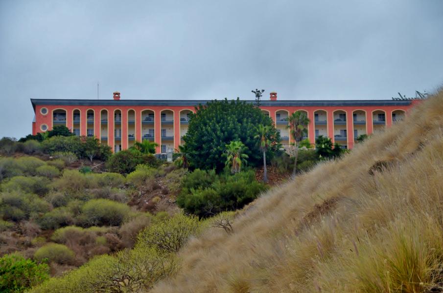 Blick zum Hotel las Águilas
