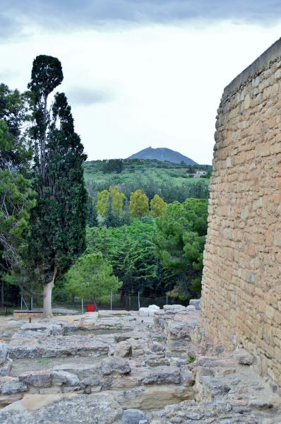 von diesem 18 km weit entfernten Berg wurde der Palast durch ein Aqu&auml;dukt mit Trinkwasser versorgt