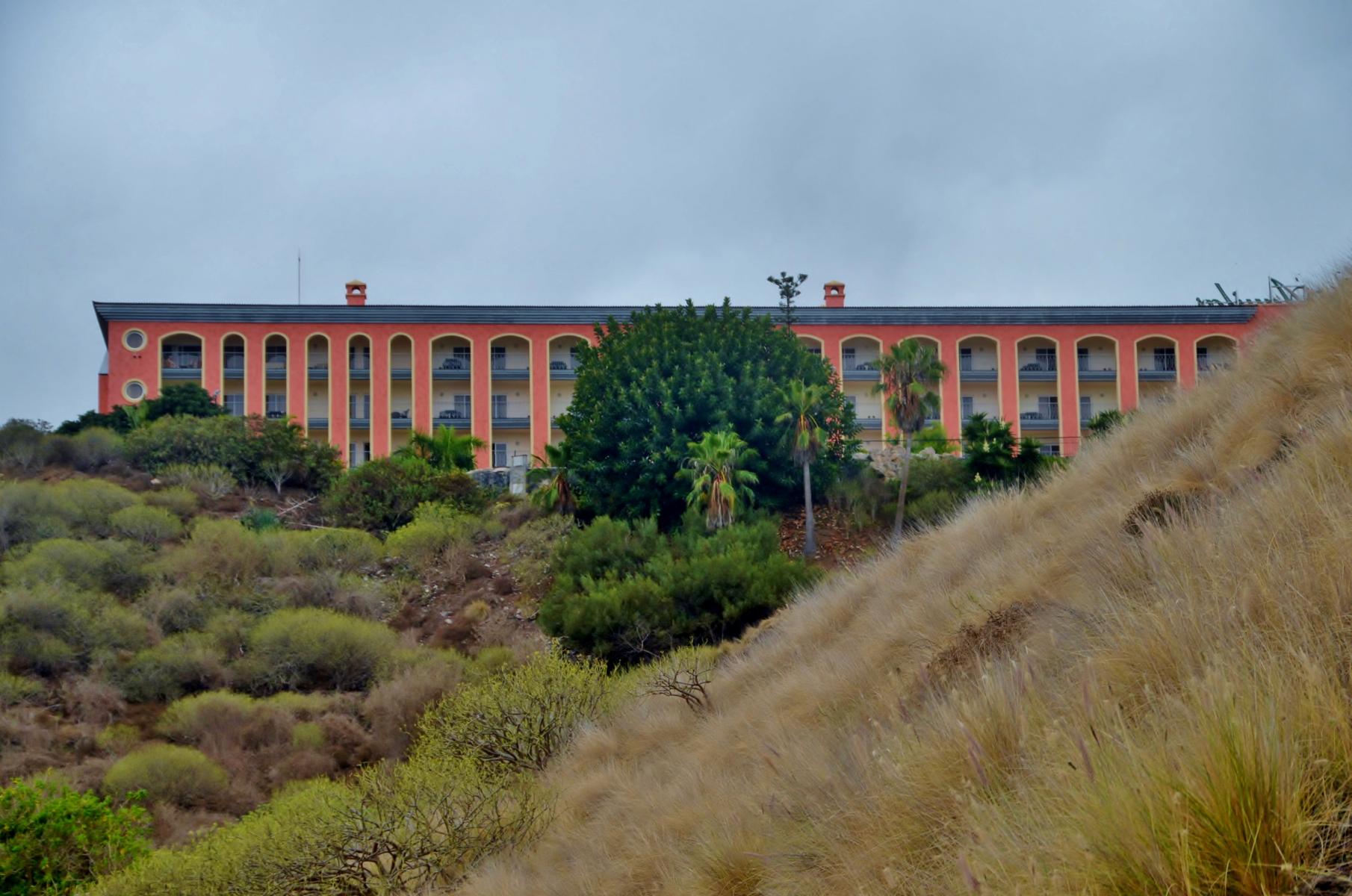 Blick zum Hotel las Águilas