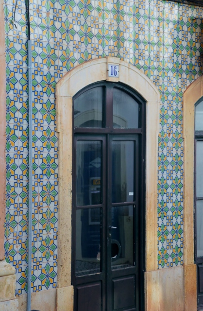 Azulejos – glasierte, bemalte Kacheln.