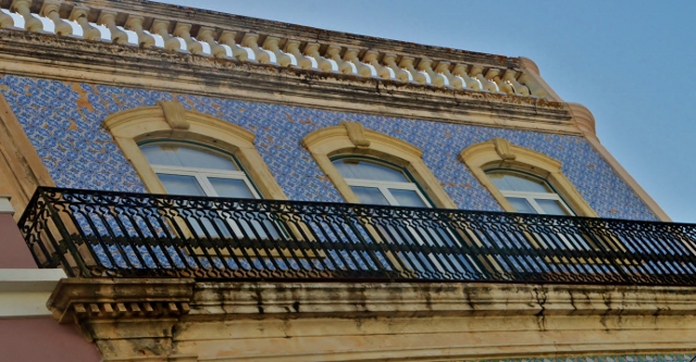 Azulejos – glasierte, bemalte Kacheln.
